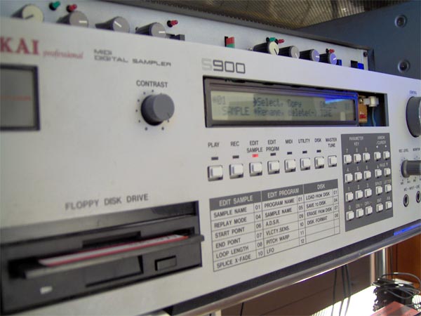 Akai's First Samplers: The s900 and s950