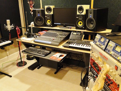 5 Awesome Recording Studio Desk Plans on a Budget